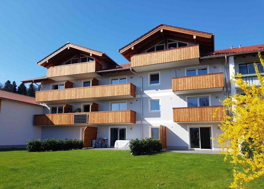 S�dansicht Fr�hjahr Terrassenwohnung Prien