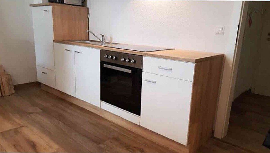 K�chzeile gegen Abl�se Etagenwohnung Prien
