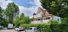S�dansicht und Stra�e Ein rundum attraktives Angebot! *H�bsches Appartement in ruhiger Anliegerstra�e mit S�dterrasse*