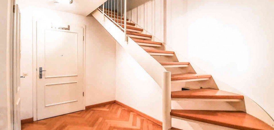Eingang und Treppe Maisonettewohnung M�nchen