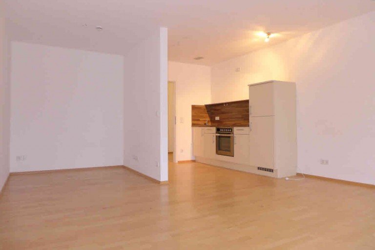 Hauptraum mit EBK M�nchen Etagenwohnung Modernes Appartement mit S�dbalkon und EBK! **T�glich ein wohngesunden Passivhaus genie�en**