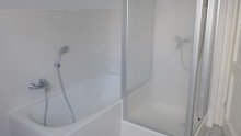 Badewann und sep. Dusche Am Moosfeld n�he Messe - ruhige Lage! *Gem�tliches Dachgeschoss mit Balkon, EBK und viel Stauraum*