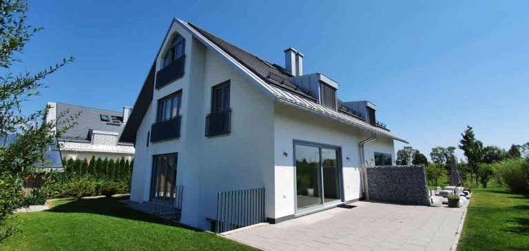 S�dwestansicht M�nchen Doppelhaush�lfte Familienidylle (S1/U2): *Neubau/Zweitbezug einer gro�z�gigen Doppelhaush�lfte mit Top-Ausstattung*
