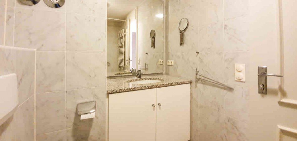 Badezimmer in der 4. Etage Maisonettewohnung M�nchen