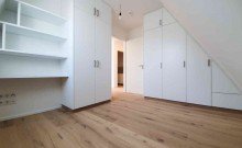 Arbeitszimmer/Ankleide mit Ma�einbauten Obermenzing am Nymphenburger Kanal! ** Erstbezug eines luxuri�sen Dachgeschosses**