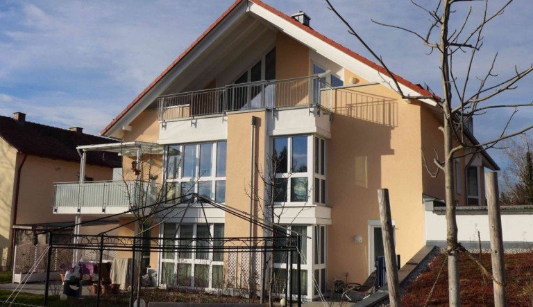 Hausansicht vom Garten M�nchen Erdgeschosswohnung M�.-Aubing! **Neuwertige Garten-/Terrassenwohnung mit gehobener Austattung und tollem Grundriss**