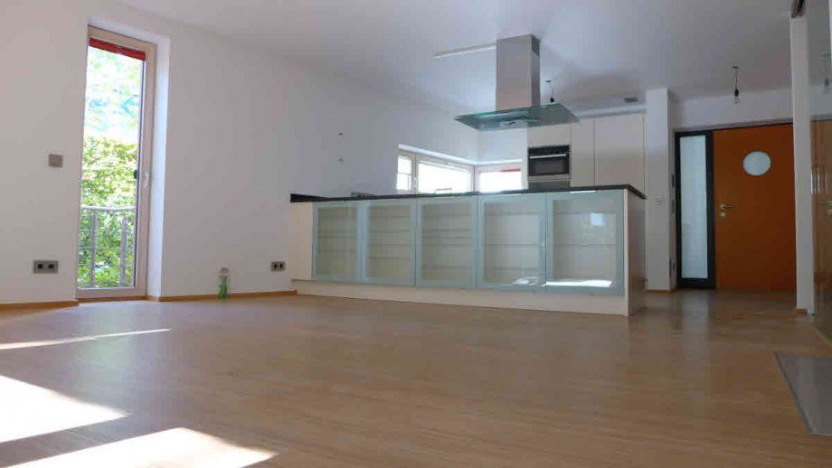 Wohnzimmer mit offener K�che Reihenendhaus M�nchen