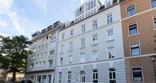Ansicht von der Stra�e **Altbaujuwel mit Einbauk�che und Balkon in ruhiger Lage von Neuhausen**