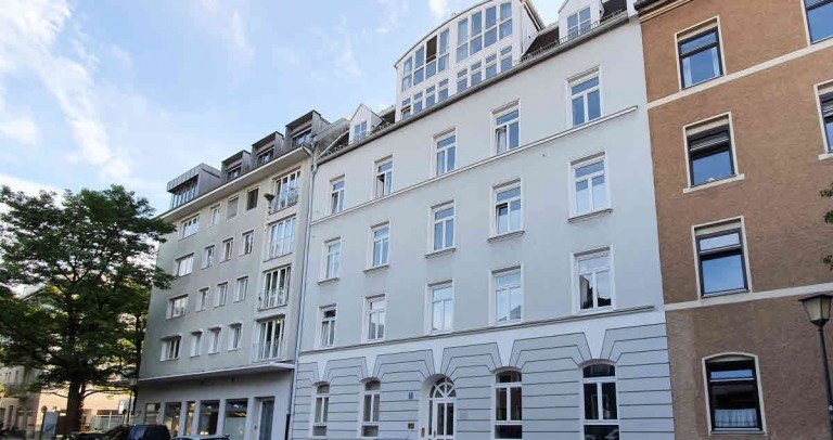Ansicht von der Stra�e M�nchen Etagenwohnung **Altbaujuwel mit Einbauk�che und Balkon in ruhiger Lage von Neuhausen**