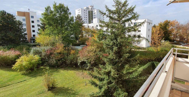 Aussicht nach Westen M�nchen Etagenwohnung Bevorzugte Lage in Aubing! **Modernisierte City-Wohnung mit S�dbalkon und Miele-Einbauk�che**