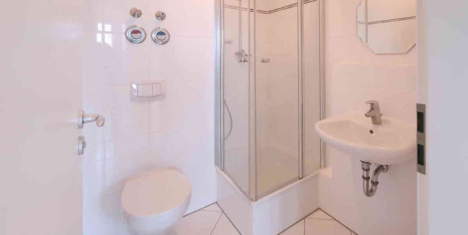 Separates Duschbad mit WC Dachgeschosswohnung M�nchen