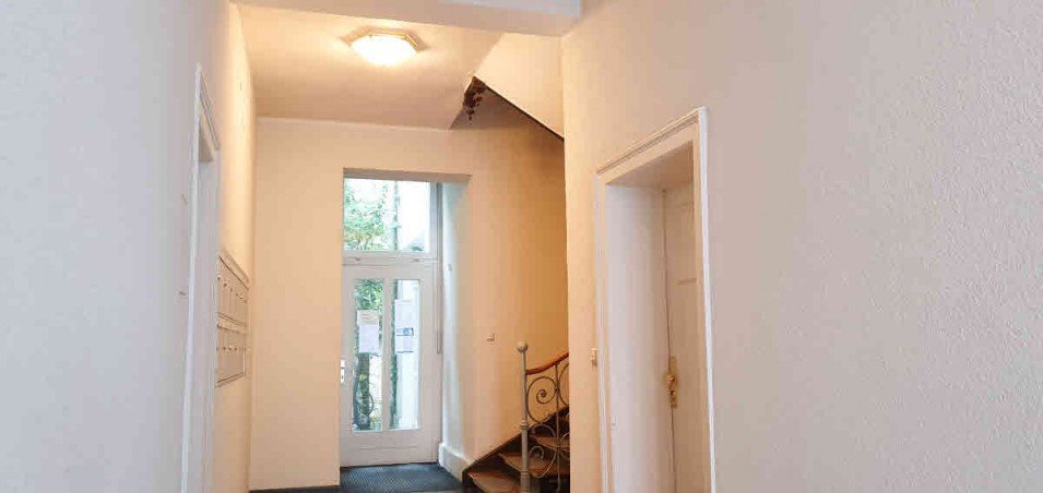 Haueingang mit Aufzug Etagenwohnung M�nchen