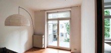 Teilansicht Wohnzimmer **Altbaujuwel mit Einbauk�che und Balkon in ruhiger Lage von Neuhausen**