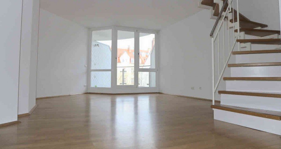 Wohnbereich mit Treppe zum 3. OG. Maisonettewohnung M�nchen