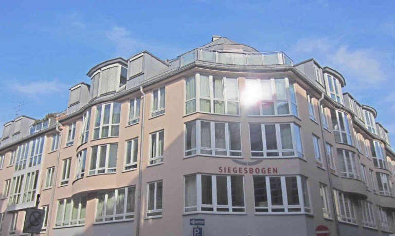 Westansicht des Hauses M�nchen Maisonettewohnung Altschwabing - ruhig und mittendrin! *Traumhafte Maisonettewohnung mit 2 Balkonen zum Innenhof*