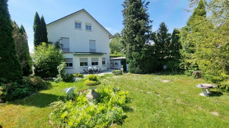 Ansicht Altbestand vom Garten aus M�nchen Wohngrundst�ck Ruhige Lage in der beliebten Lerchenau! ***Attraktives Baugrundst�ck mit Altbestand***
