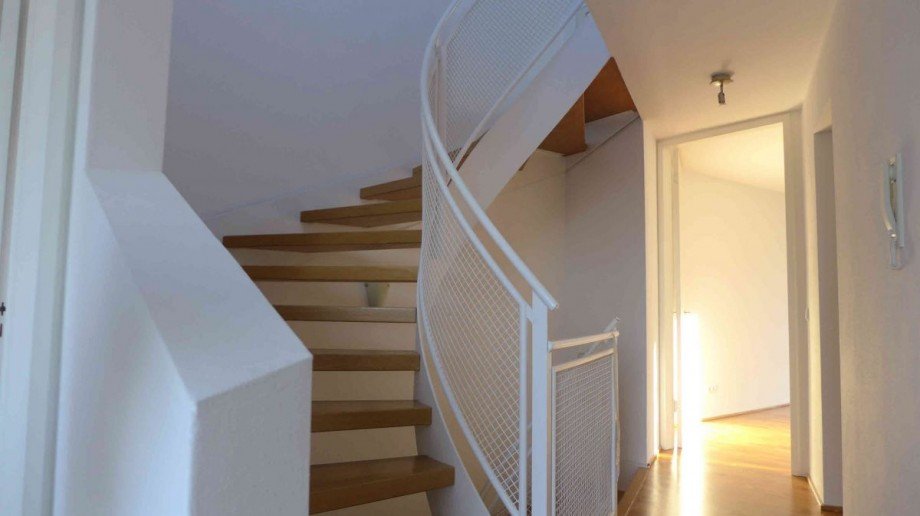 Treppenhaus (Beispiel) Doppelhaush�lfte Feldafing
