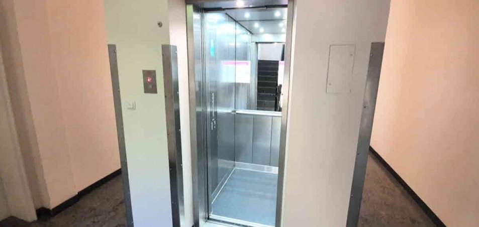 Neuer Aufzug Etagenwohnung M�nchen