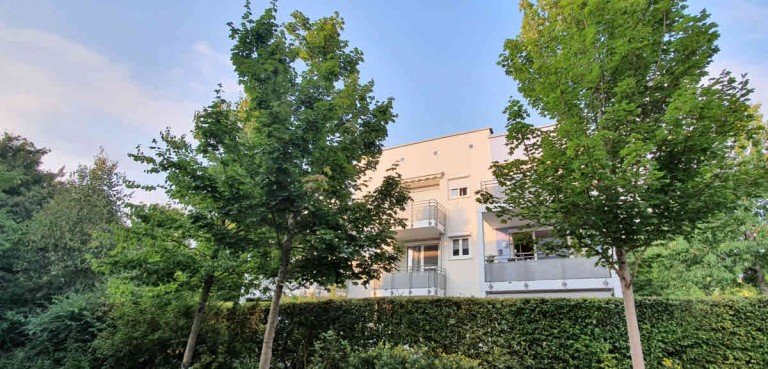 Westansicht M�nchen Dachgeschosswohnung Obermenzing! **Moderne, lichtdurchflutete Dachterrasenwohnung in absolut ruhiger Parklage**
