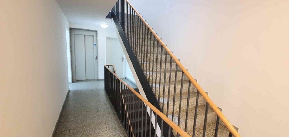 Treppenhaus mit Lift Terrassenwohnung M�nchen