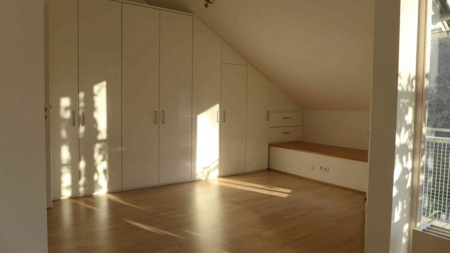 Schlafzimmer mit Balkon Doppelhaush�lfte Feldafing