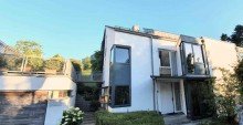 Ansicht von der Stra�e aus Feldafing am Starnberger See! **Riesige Doppelhaush�lfte mit Einliegerwohnung**