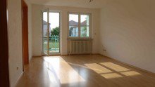 Wohnzimmer mit Balkon **H�bsche, sofort beziehbare Wohnung in ruhiger Gartenlage**