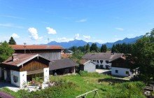Aussicht nach S�dost Chiemsee! **Attraktive Neubauwohnung mit S�dbalkon und traumhaftem Kampenwandblick**