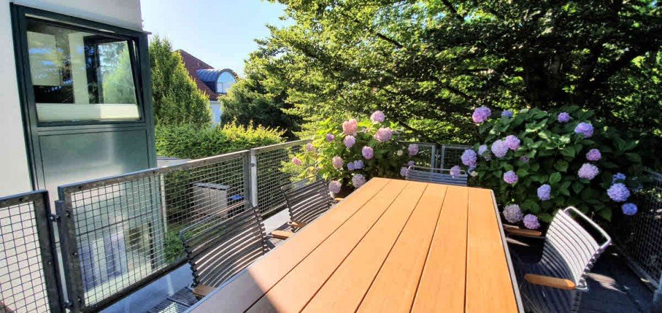 Terrasse auf Garagendach Doppelhaush�lfte Feldafing