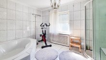 Dusche und Wanne Lerchenau - ruhige und gr�ne Blumensiedlung! *Charmantes Stadthaus im Stil einer Doppelhaush�lfte*