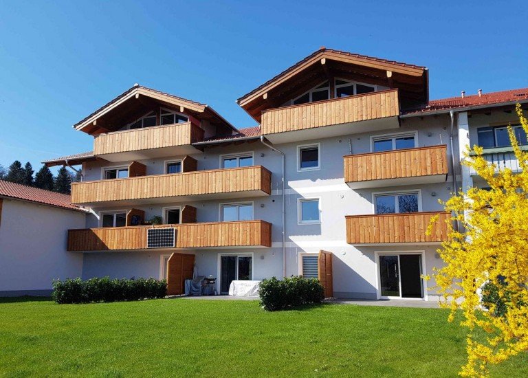 S�dansicht Fr�hjahr Prien Etagenwohnung **Moderne Wohlf�hlwohnung mit S�dbalkon und herrlichem Bergblick**