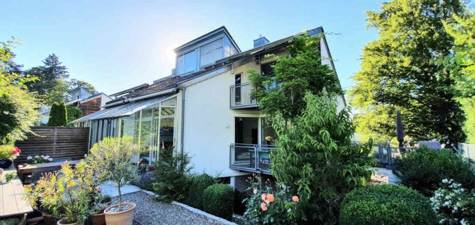 S�dansicht mit Terrasse Doppelhaush�lfte Feldafing