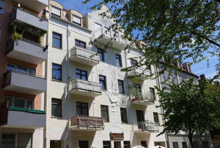 Westfassade M�nchen Dachgeschosswohnung Sofort beziehbar! **Au�ergew�hnliches Dachloft im Herzen von Schwabing**