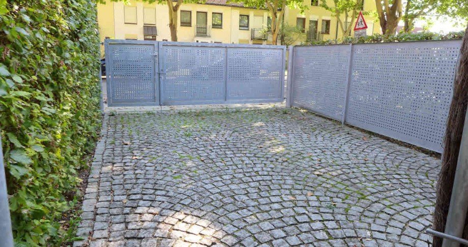 Zufahrt Carport Reihenendhaus M�nchen
