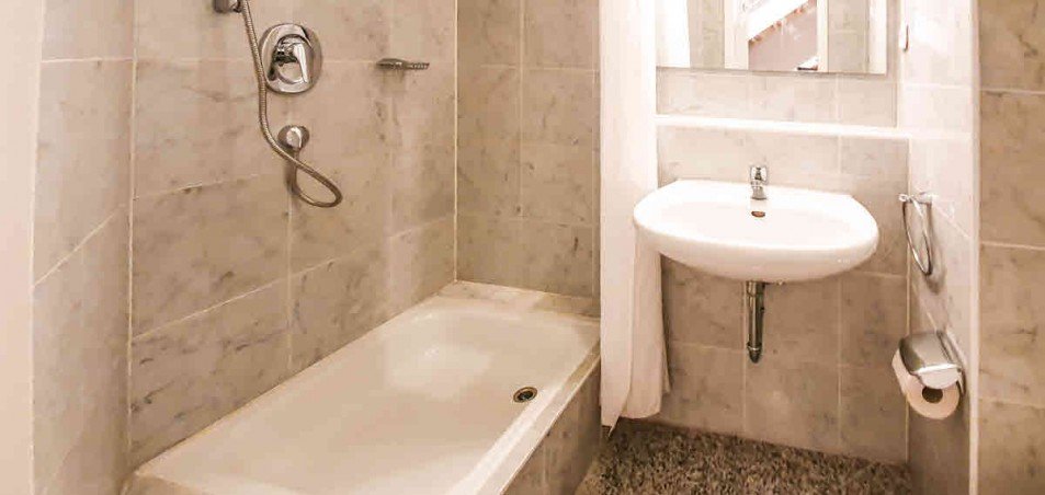 Duschbad/G�ste-WC in der 3. Etage Maisonettewohnung M�nchen