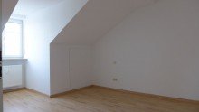 Zimmer 3 Am Moosfeld n�he Messe - ruhige Lage! *Gem�tliches Dachgeschoss mit Balkon, EBK und viel Stauraum*